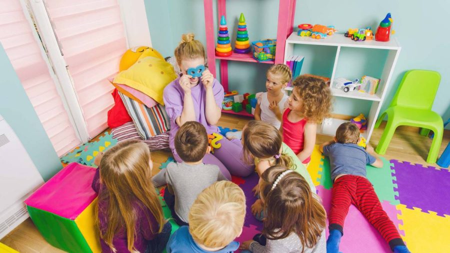 Могут ли приезжие отдать ребенка в частный детский сад в Киеве?